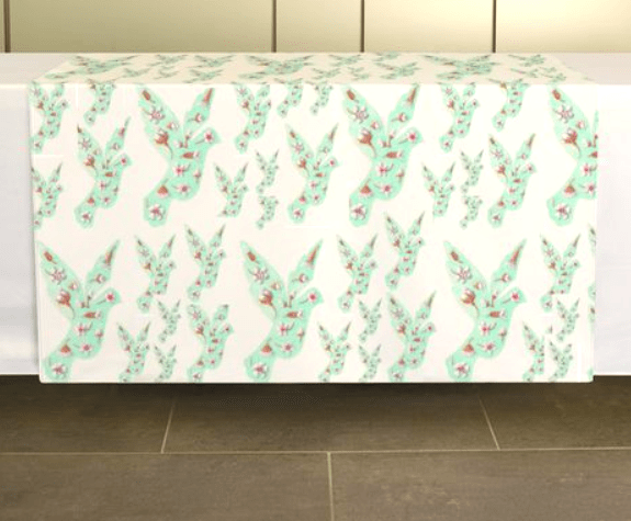 Colombes peintes et créées pour un tissu d'ameublement par Valérie Bourgaut